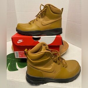 Nike Manoa Wheat Sneaker Boots y:5 w:6.5
